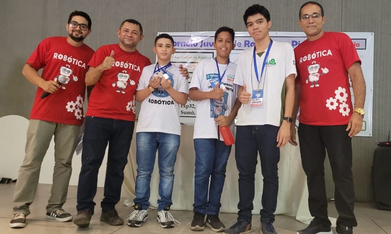 Noticenter - Estudantes de Chapecó se classificam para etapa nacional de  torneio de robótica