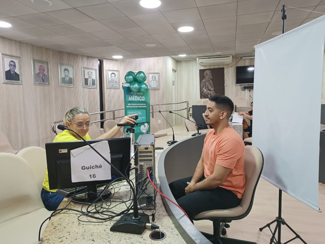 Atendimento do Detran no Dia do médico na sede do CRM.