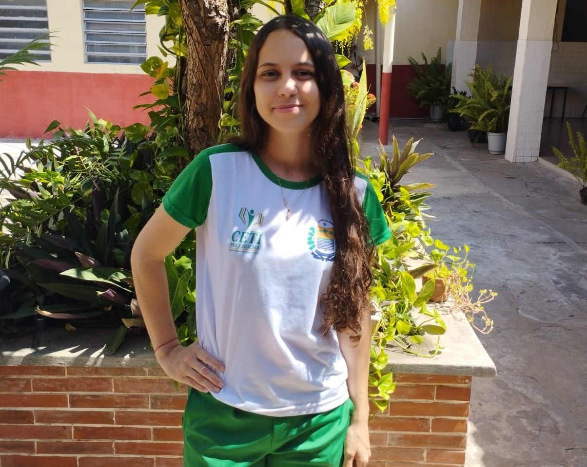 Micaele Magalhães Brandão Veras - Medalha de ouro e troféu arretado - Olimpíada Mandacaru.jpeg