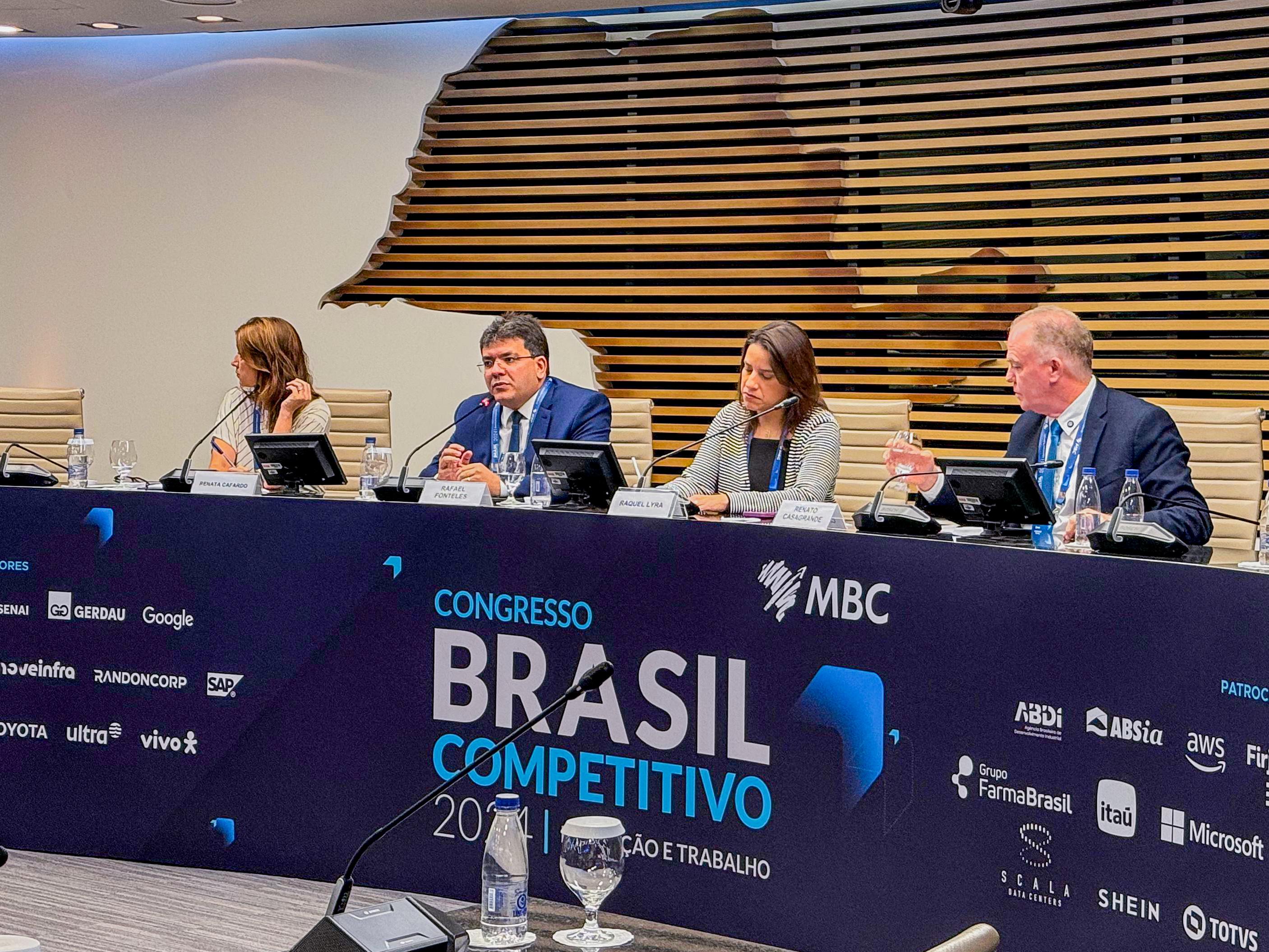 Painel do Congresso Brasil Competitivo 2024 -2.jpg