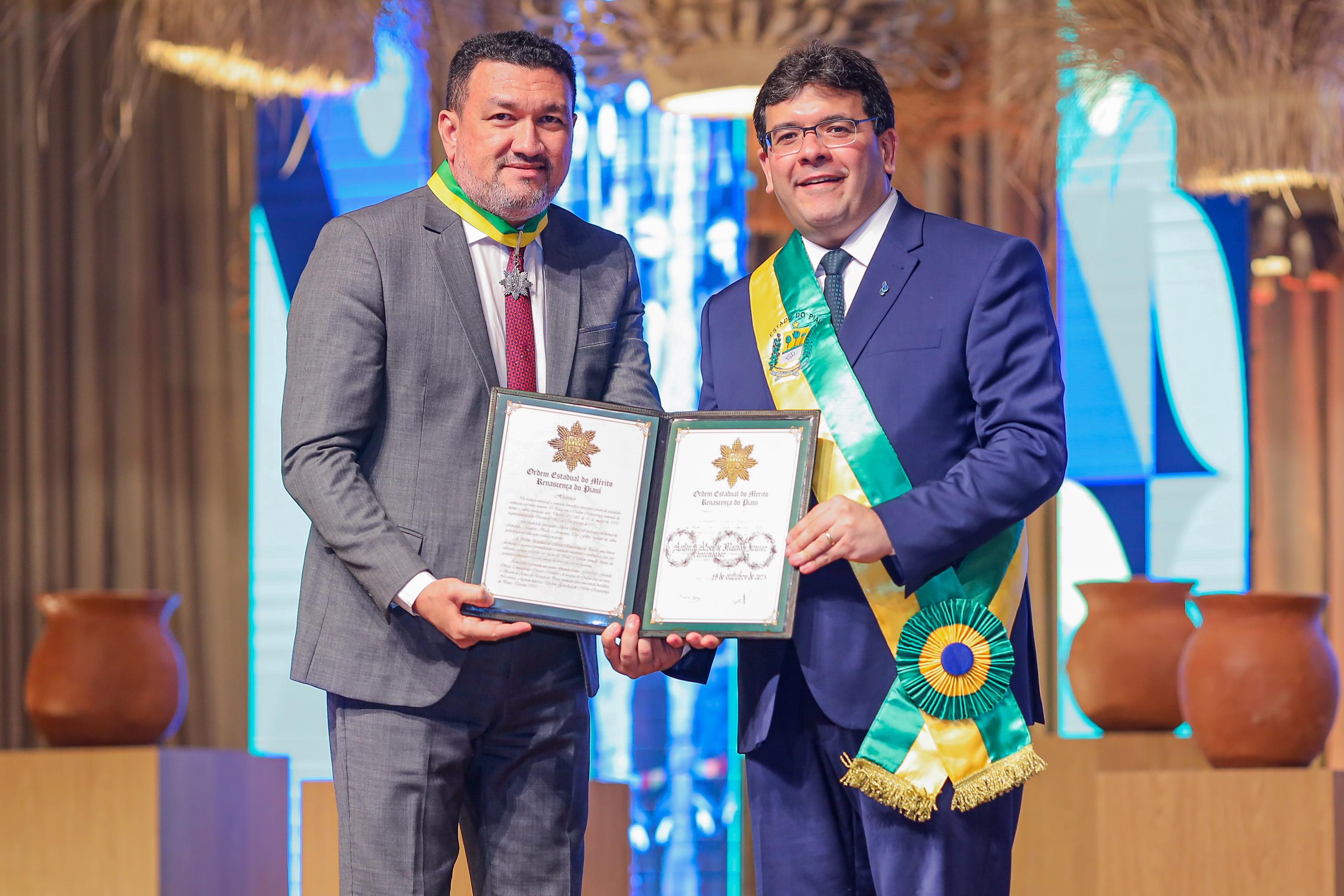 Rafael Fonteles homenageia 18 personalidades com Ordem do Mérito Renascença  - Governo do Piauí