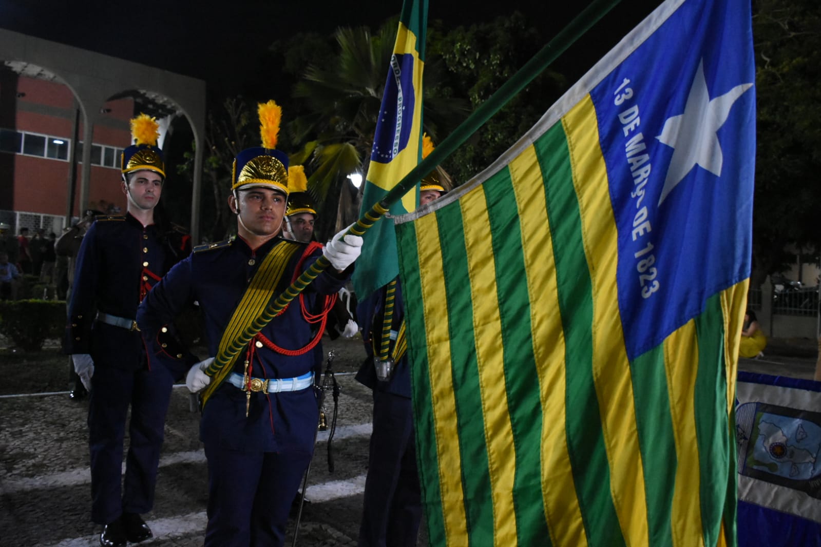 Polícia Militar Realiza Solenidade Alusiva Ao Dia Da Bandeira E Promove Mais De 50 Oficiais E