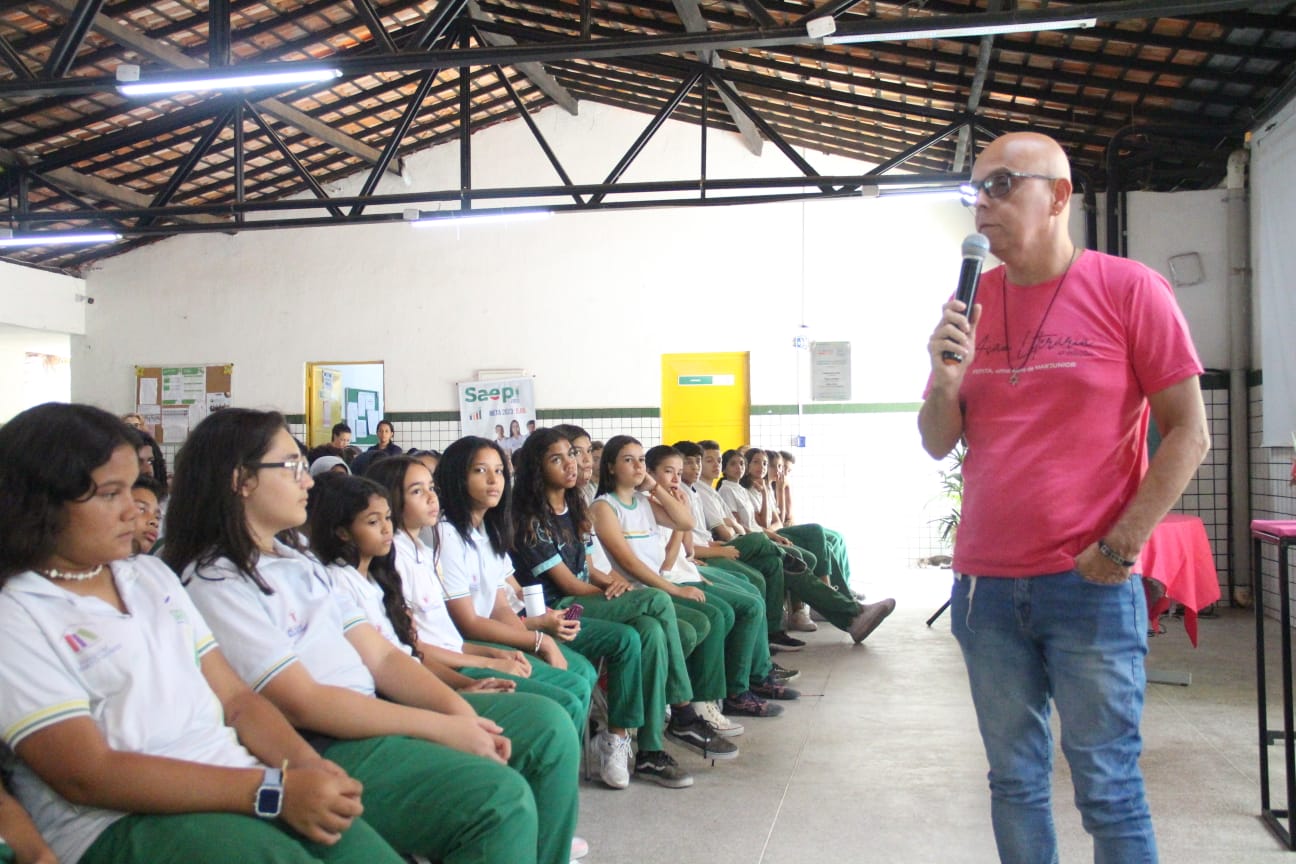 Clube do Livro promove encontro em Teresina para escritores de redes  sociais, Piauí