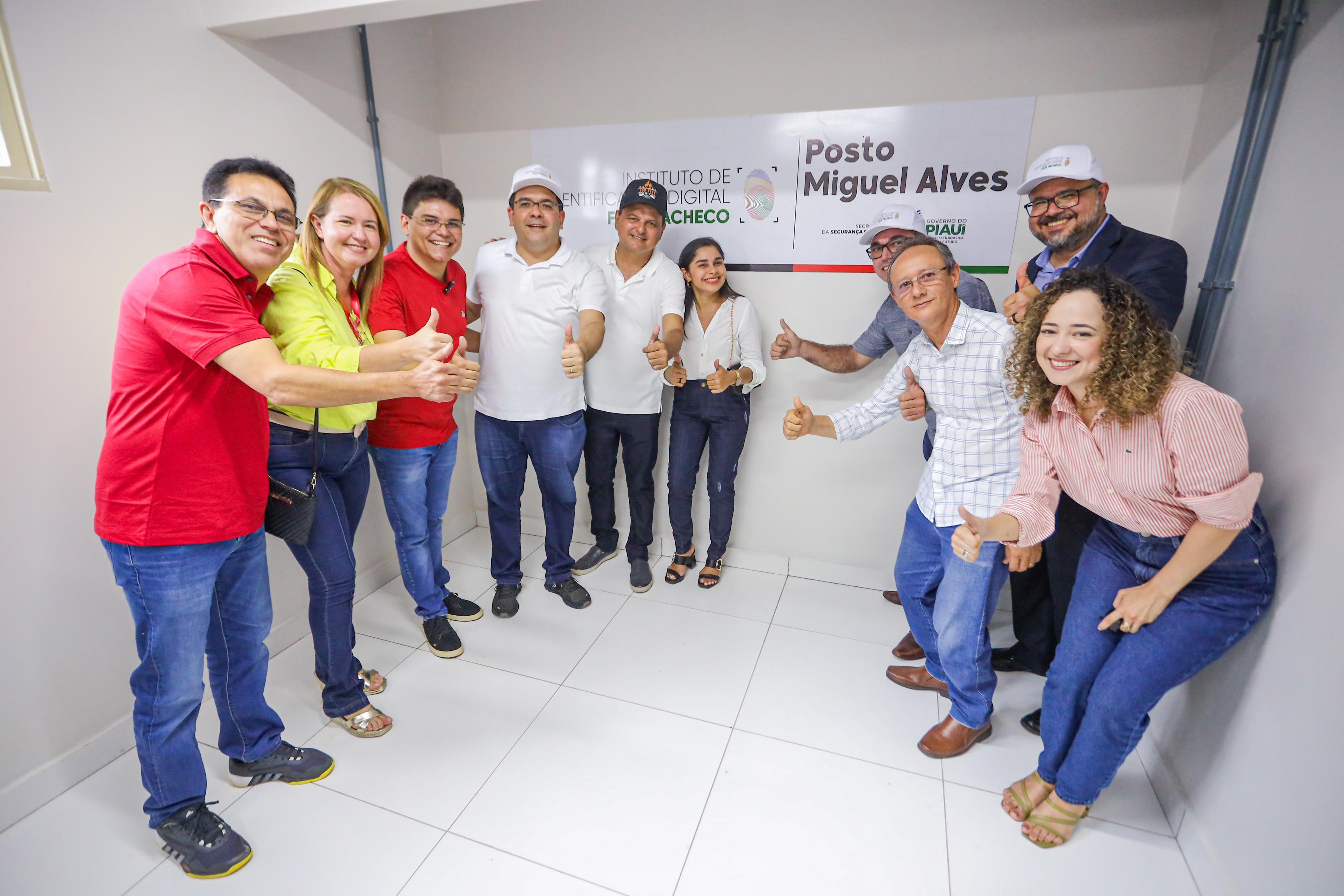 Rafael Fonteles inaugura pavimentação asfáltica e Grupamento da